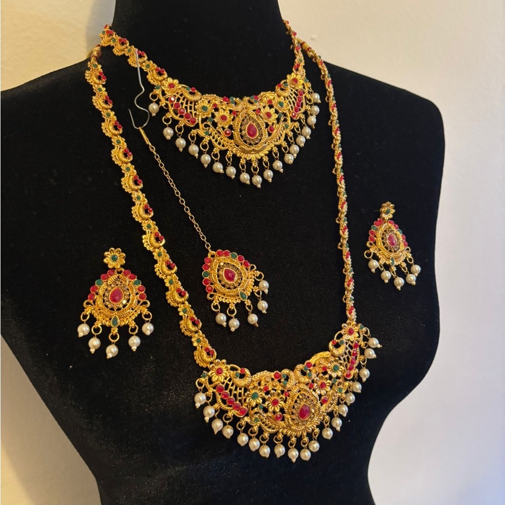 Gold and Red Necklace Set with Intricate Detailing
